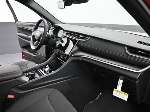 New 2025 Jeep Grand Cherokee L Laredo image 26