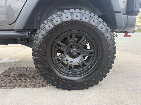 Used 2016 Jeep Wrangler Unlimited Rubicon image 8