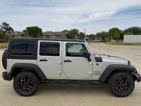 Used 2012 Jeep Wrangler Unlimited Sport AWD/4WD image 7