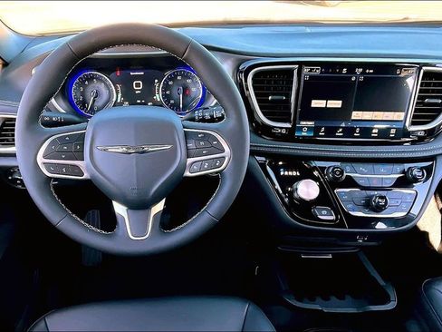 New 2026 Chrysler Pacifica Select FWD image 21