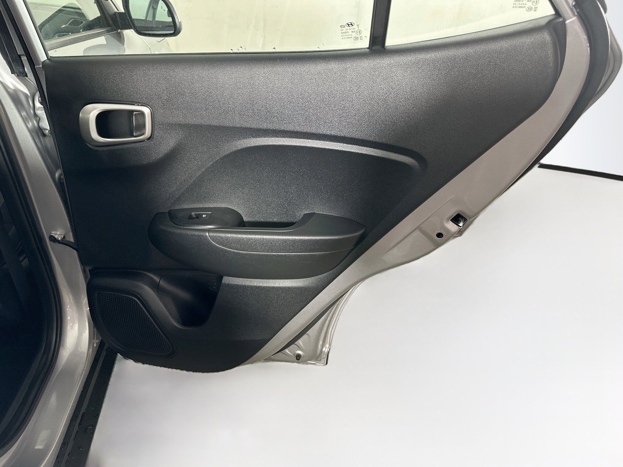 Used 2025 Hyundai Venue SEL FWD image 30