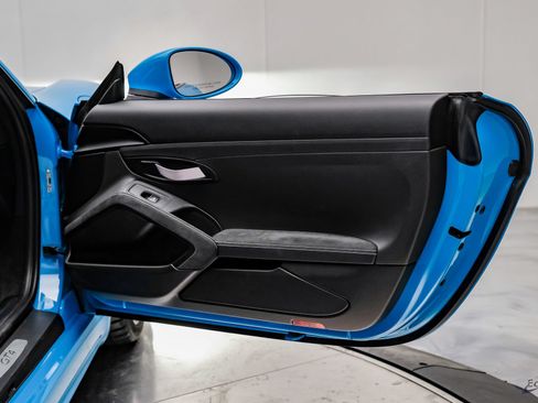 Used 2020 Porsche 718 Cayman GT4 RWD image 92