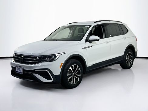 Used 2023 Volkswagen Tiguan S image 1