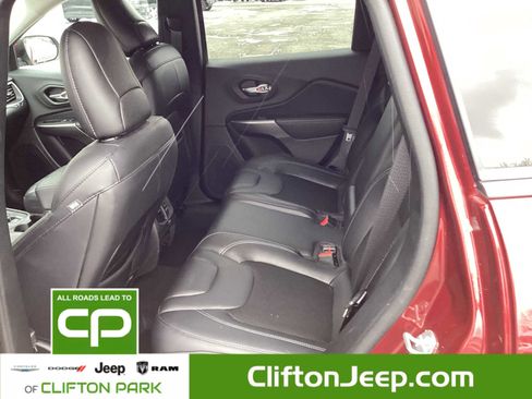 Certified 2020 Jeep Cherokee Latitude Plus w/ Cold Weather Group image 8