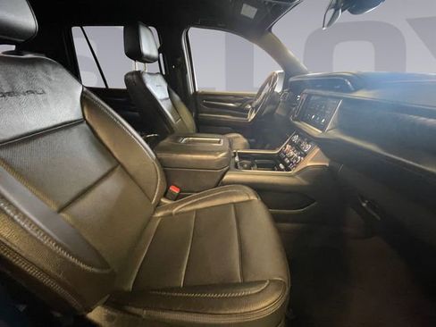 Used 2022 GMC Yukon Denali image 17