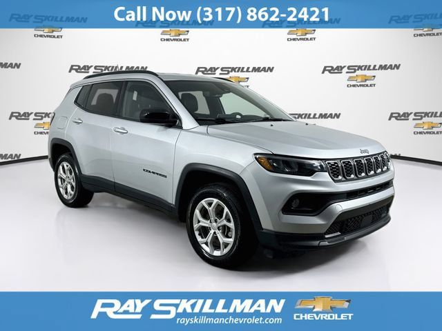 Used 2024 Jeep Compass Latitude AWD/4WD image 1