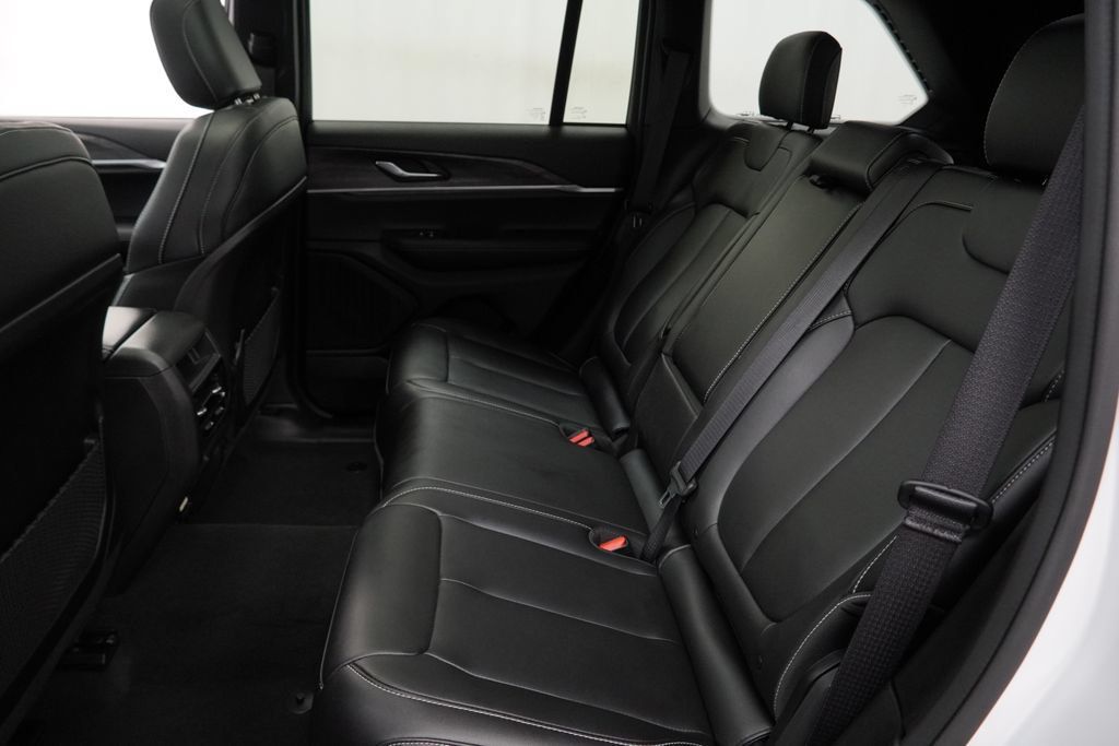 Certified 2025 Jeep Grand Cherokee Limited AWD/4WD image 12