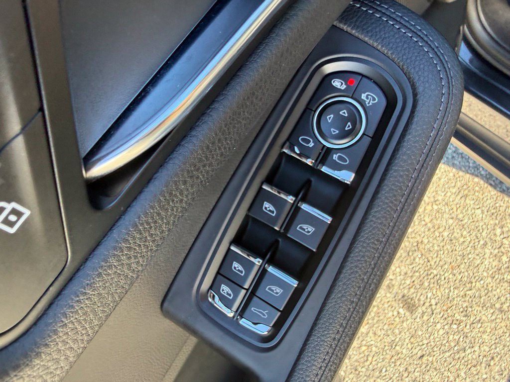 Used 2021 Porsche Macan AWD/4WD image 24