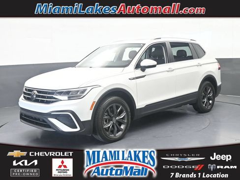 Used 2023 Volkswagen Tiguan SE FWD image 1
