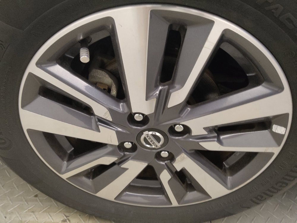 Used 2020 Nissan Versa SV w/ Trunk Package FWD image 31