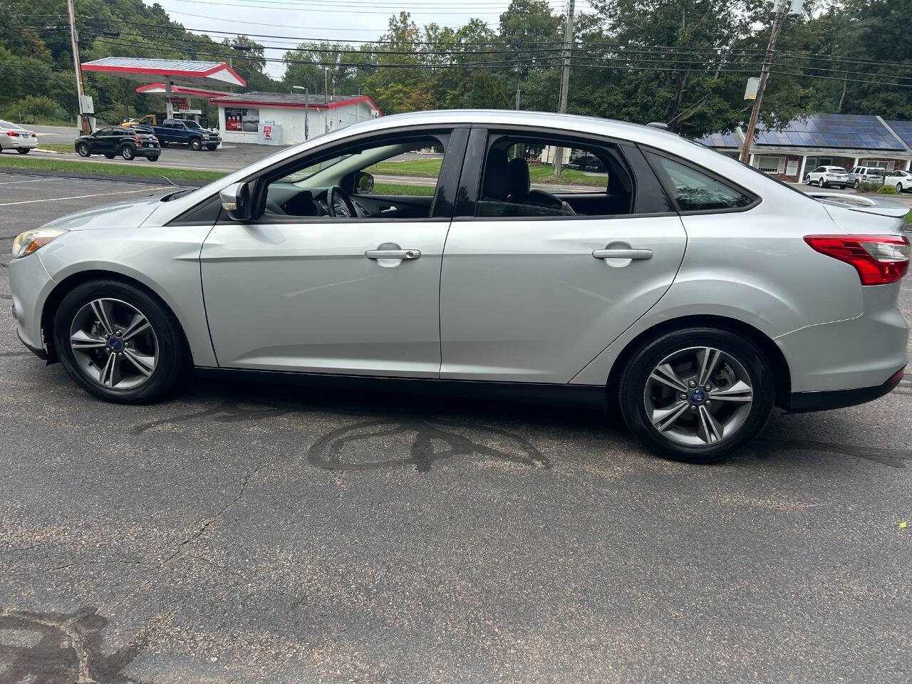 Used 2014 Ford Focus SE w/ SE Sport Package FWD image 8