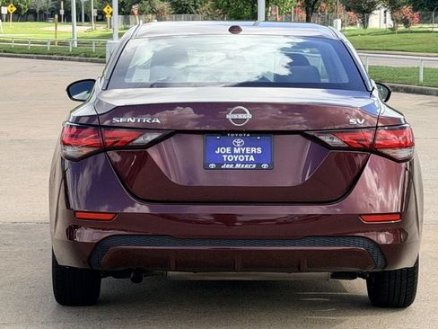 Used 2024 Nissan Sentra SV FWD image 8