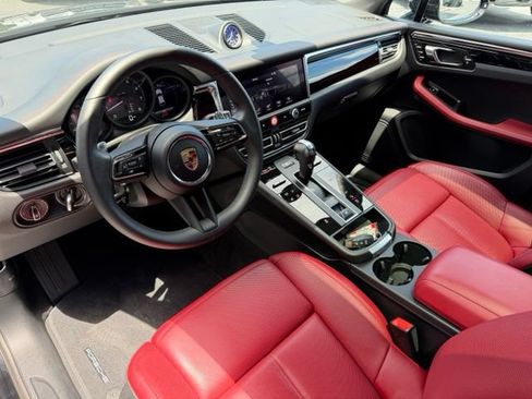 Used 2026 Porsche Macan AWD/4WD image 9