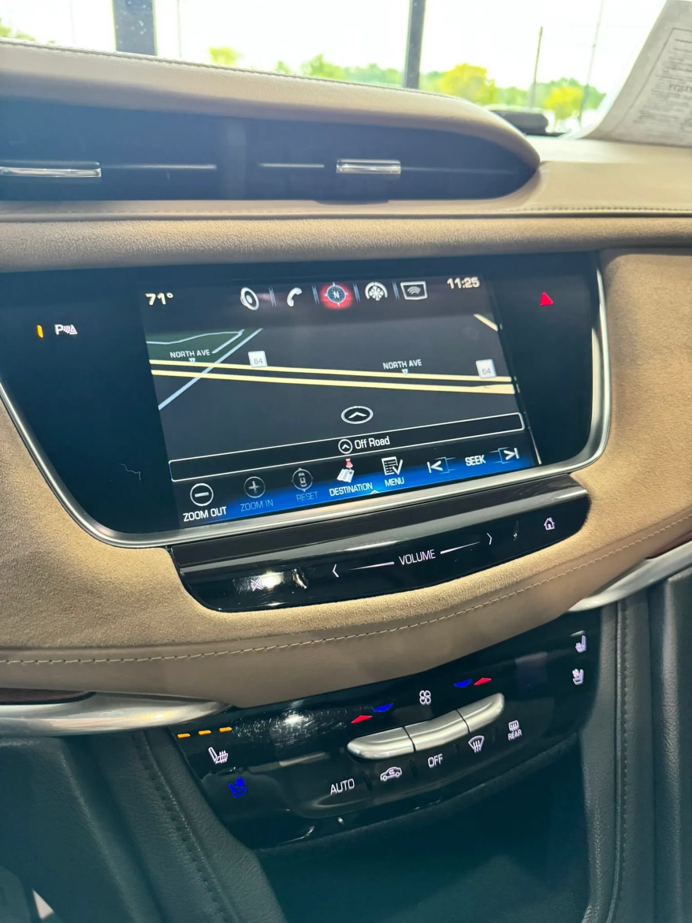 Used 2017 Cadillac XT5 Platinum AWD/4WD image 29
