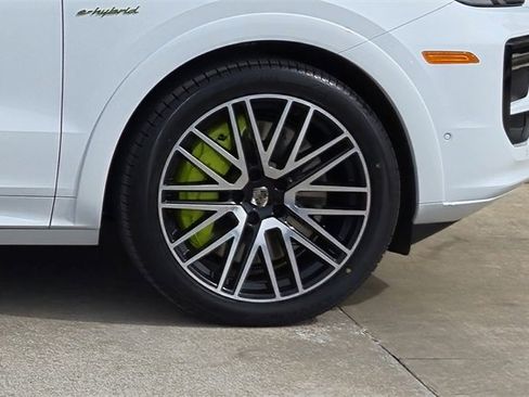 New 2025 Porsche Cayenne Turbo image 11