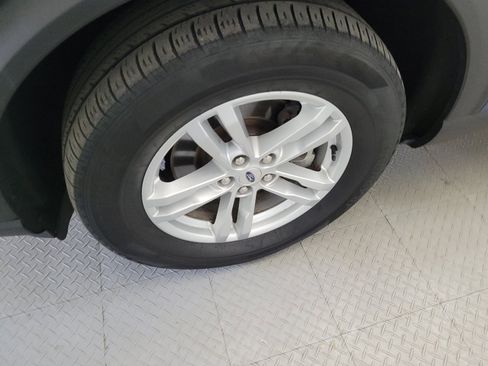 Used 2020 Ford Explorer XLT w/ Equipment Group 202A AWD/4WD image 31