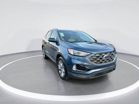 Used 2019 Ford Edge Titanium image 2