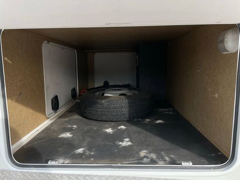 Used 2013 Ford E-450 and Econoline 450 Super Duty w/ Motorhome Prep Pkg image 16