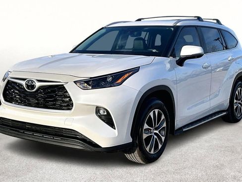 Used 2024 Toyota Highlander LE image 15