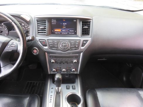 Used 2018 Nissan Pathfinder SL w/ SL Premium Package AWD/4WD image 16