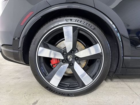 New 2026 Porsche Macan Turbo Electric AWD/4WD image 16