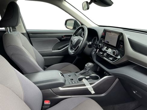 Used 2023 Toyota Highlander LE image 14