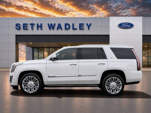 Used 2017 Cadillac Escalade Platinum AWD/4WD image 4