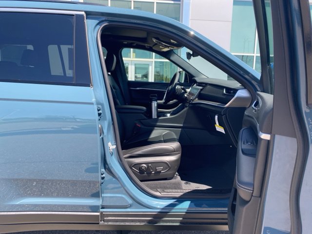 Used 2026 Jeep Grand Cherokee Limited w/ Trailer Tow Package AWD/4WD image 33