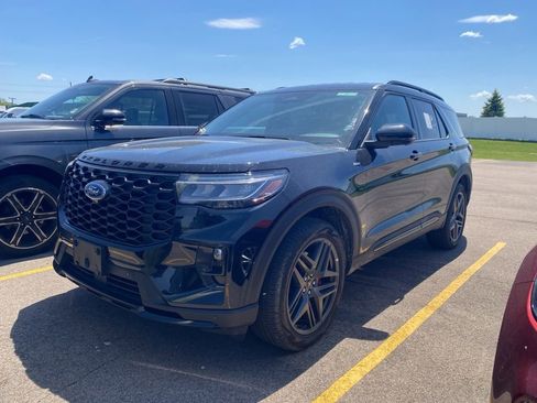 Used 2025 Ford Explorer ST-Line w/ ST-Line Street Pack AWD/4WD image 18