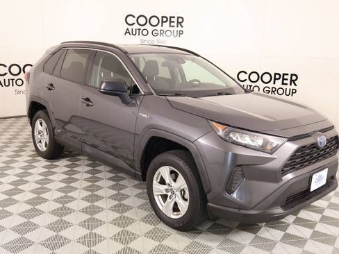 Used 2021 Toyota RAV4 LE AWD/4WD image 1