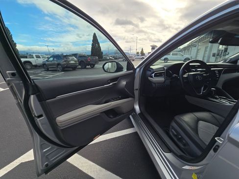 Used 2018 Toyota Camry XLE w/ Audio Package image 16