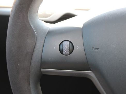 Used 2023 Tesla Model Y Long Range AWD/4WD image 18