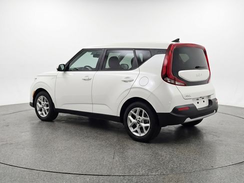 Used 2025 Kia Soul LX w/ LX Technology Package FWD image 6