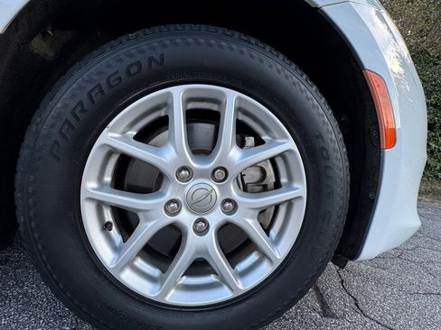 Used 2017 Chrysler Pacifica LX image 40