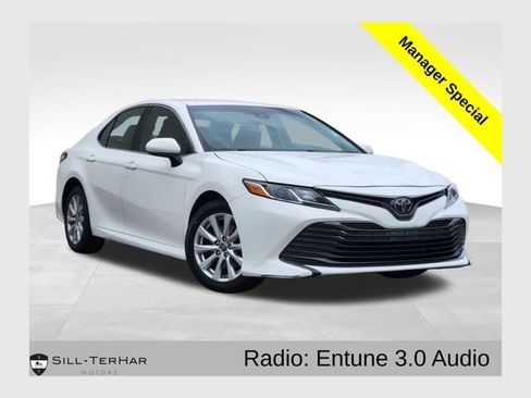 Used 2018 Toyota Camry LE FWD image 1
