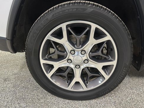 Used 2019 Jeep Grand Cherokee Limited w/ Trailer Tow Group IV image 11