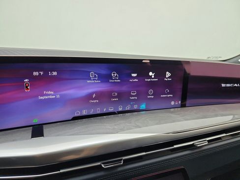 Used 2026 Cadillac Escalade IQ Luxury 2 w/ LPO, Premium Carpet Package AWD/4WD image 9