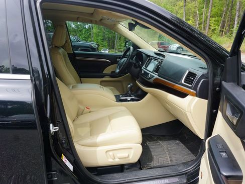 Used 2019 Toyota Highlander Limited Platinum image 17
