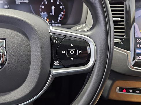 Used 2022 Volvo XC90 T6 Momentum image 19