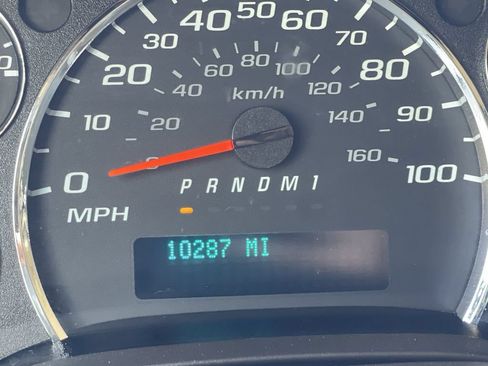 Used 2024 Chevrolet Express 2500 w/ Driver Convenience Package RWD image 12