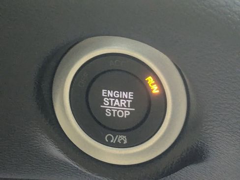 Used 2026 Chrysler Pacifica Select image 20