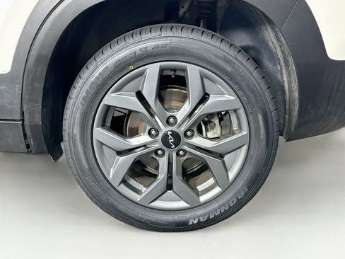 Used 2025 Kia Seltos LX AWD/4WD image 11