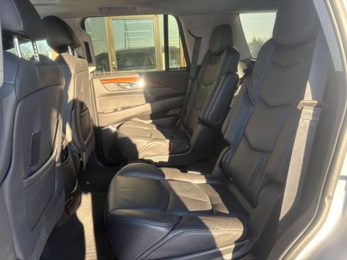 Used 2020 Cadillac Escalade Luxury image 20