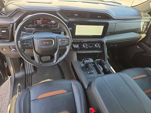 Used 2024 GMC Sierra 1500 AT4 w/ Technology Package AWD/4WD image 6