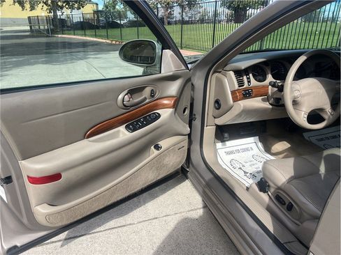 Used 2000 Buick Le Sabre Custom w/ Prestige Opt Pkg FWD image 9