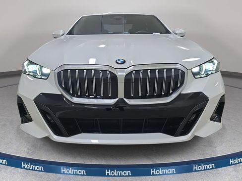 Used 2026 BMW 530i w/ M Sport Package image 3