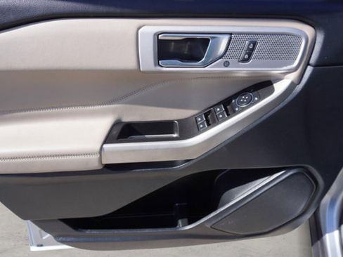 Used 2022 Ford Explorer XLT w/ Equipment Group 202A image 18