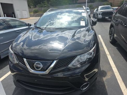 Used 2019 Nissan Rogue Sport SL w/ Premium Package FWD image 3