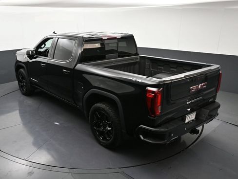 Used 2023 GMC Sierra 1500 SLT w/ SLT Premium Plus Package AWD/4WD image 17