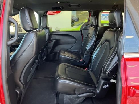 Certified 2025 Chrysler Pacifica Select image 10